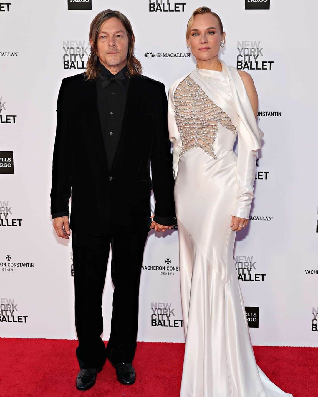 Good Morning Americaさんのインスタグラム写真 - (Good Morning AmericaInstagram)「Sarah Jessica Parker and Matthew Broderick were among the many stars who stepped out for the New York City Ballet's 2023 Fall Gala! ✨  The couple posed together in their red carpet best at the gala, which was held to celebrate the iconic ballet company's 75th anniversary.  Check out the link in our bio for more looks!」10月7日 4時00分 - goodmorningamerica