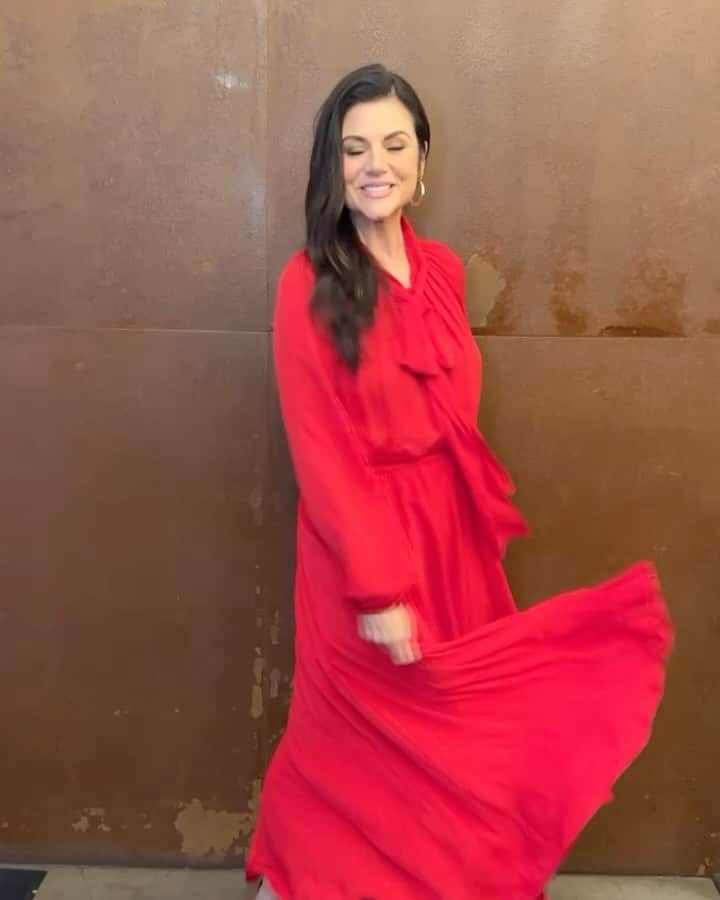 ティファニー・ティーセンのインスタグラム：「I don’t remember the last time I got dressed up for 7 straight days! This was so fun. #ootd #ootw #booktour #fbf」