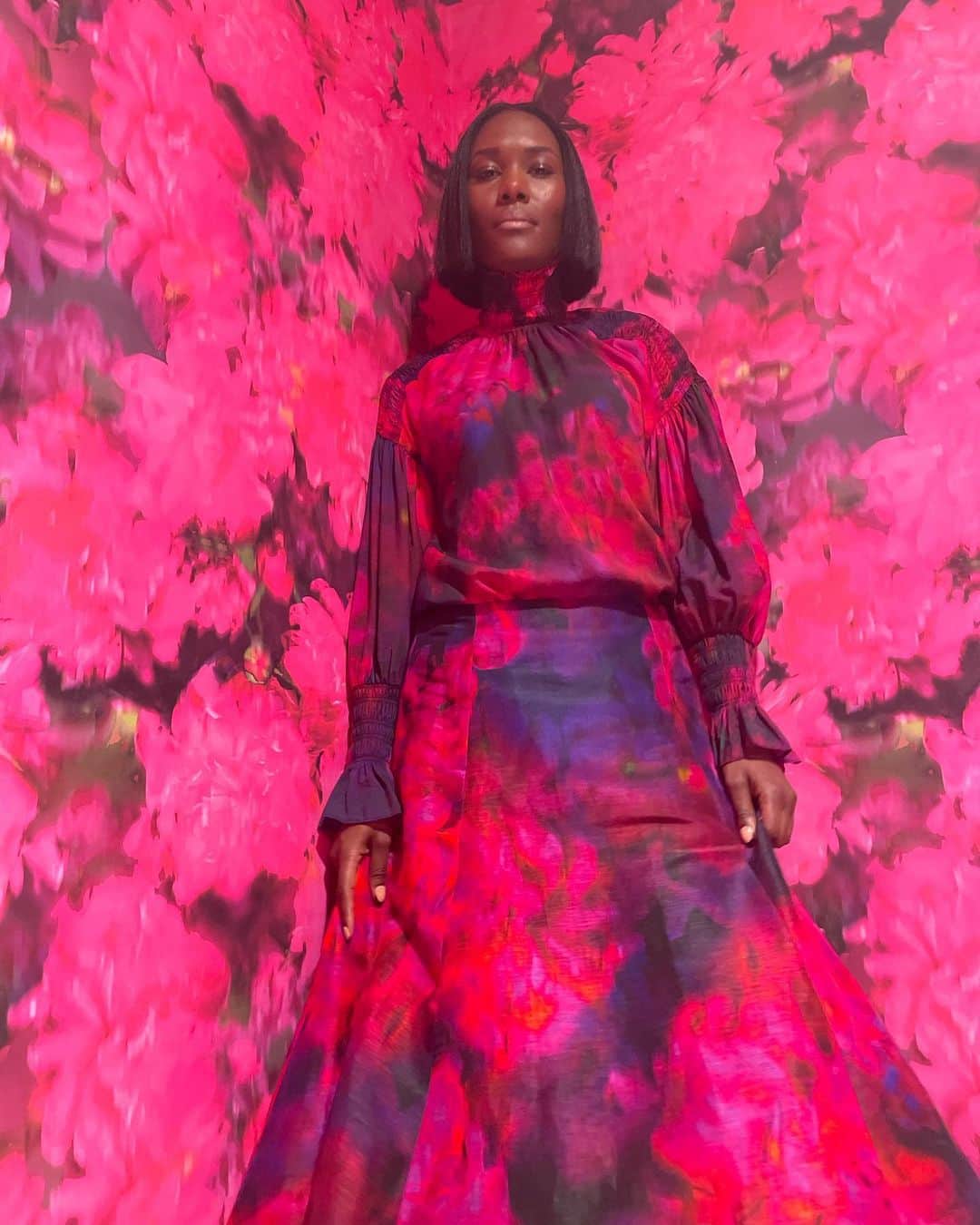 トレイシー リースのインスタグラム：「Soaking up Floral Depths」