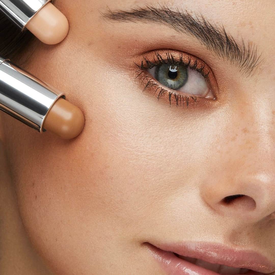 のインスタグラム：「Unlock the secrets to flawless contouring with our 2-In-1 Face Contour Stick! 🌟 Enriched with nourishing argan oil, this creamy duo defines and elevates your natural beauty effortlessly. Have you tried it yet? 🤩 ⁣ ⁣ 2-In-1 Face Contour Stick 01 - Velvet Sheer Foundation 01 - Comb & Define Eyebrow Mascara 04 - 36h Lasting Volume & Lenght Effect Mascara - Colour Explosion Eyshadow Palette 01⁣」