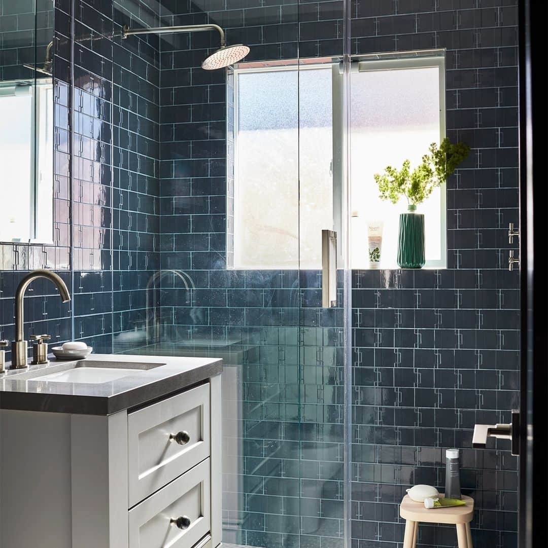 HGTVさんのインスタグラム写真 - (HGTVInstagram)「Small bathroom? BIG design opportunity ✨⁠ ⁠ Swipe through ➡️ for some of our favorite small bathroom design ideas. Which one did it best? ⁠ ⁠ Head to the 👉 link in bio for more small bathroom design ideas. #HGTVDesign⁠ ⁠ 📸: @jennasuedesign, @codyulrichphoto, @treasurbite, @pacecrafting_photography, @tomasespinozaphotography, @rusticwhiteinteriors, @margaretrajic」10月7日 4時05分 - hgtv