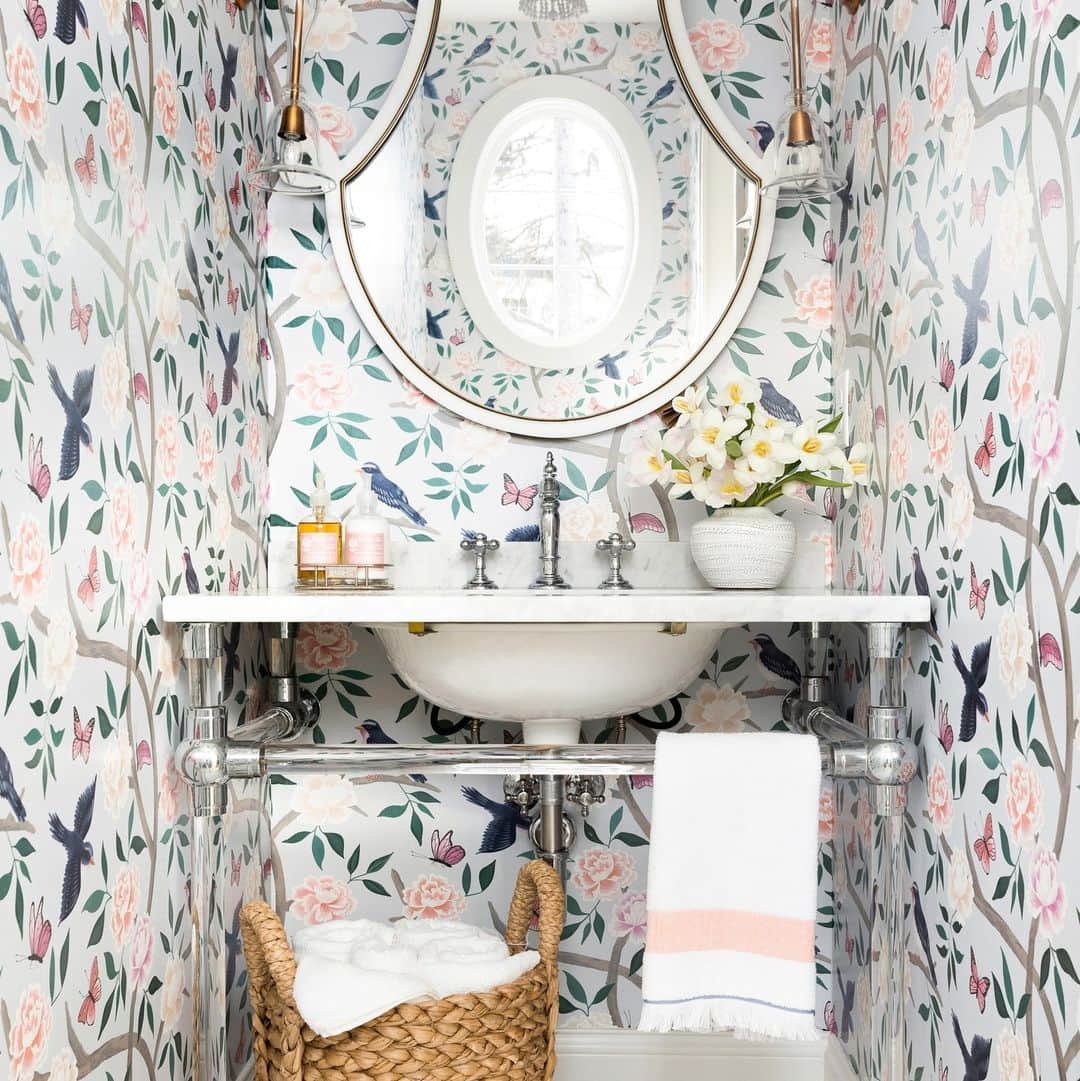 HGTVさんのインスタグラム写真 - (HGTVInstagram)「Small bathroom? BIG design opportunity ✨⁠ ⁠ Swipe through ➡️ for some of our favorite small bathroom design ideas. Which one did it best? ⁠ ⁠ Head to the 👉 link in bio for more small bathroom design ideas. #HGTVDesign⁠ ⁠ 📸: @jennasuedesign, @codyulrichphoto, @treasurbite, @pacecrafting_photography, @tomasespinozaphotography, @rusticwhiteinteriors, @margaretrajic」10月7日 4時05分 - hgtv