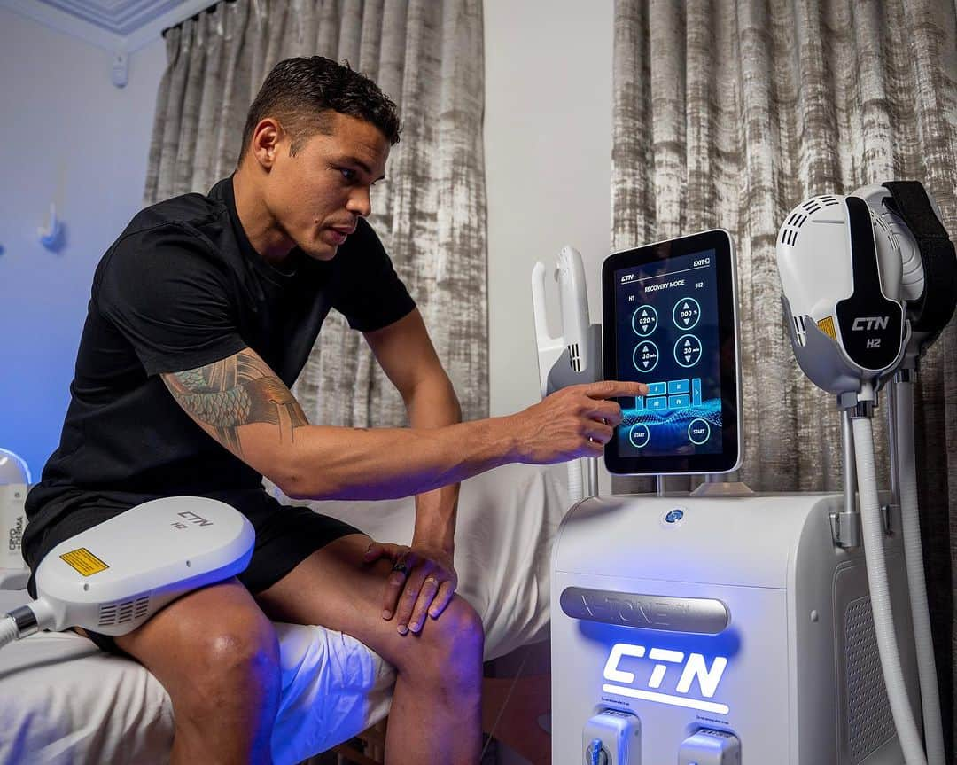 チアゴ・シルヴァさんのインスタグラム写真 - (チアゴ・シルヴァInstagram)「Maximizing performance with the CTN X-TONE™️ Magnetic Muscle Stimulation device. Its advanced technology offers accelerated muscle recovery, ensuring optimal muscle development and rehabilitation.  Visit @ctn.fi for more information on their advanced recovery devices.」10月7日 4時06分 - thiagosilva