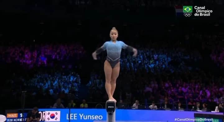 フラヴィア・サライヴァのインスタグラム：「Da série: “Highlights do Mundial”! Pega essa trave de luxo que a nossa @flavialopessaraiva apresentou na final do Individual Geral, ainda há pouco! 🔥  Nota: 14.033!!!  🎥 @timebrasil  #LoteriasCAIXA @loteriascaixaoficial #PreventSenior #Estacio @preventsenior @newonoficial #antwerp2023  #getmovedbymotion #CBGnaAntuerpia2023」