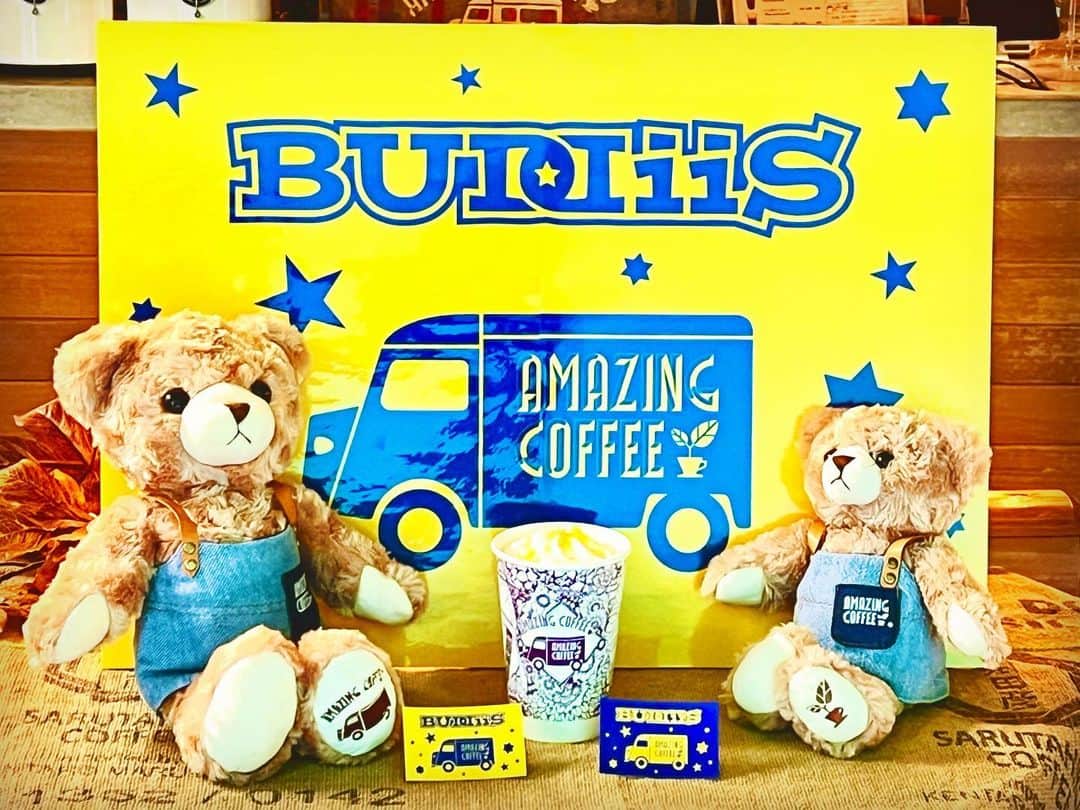 AMAZING COFFEEのインスタグラム：「. ⭐️BUDDiiS×AMAZING COFFEE☕️  ついに本日🌈スターダストプロモーション所属のダンス＆ボーカルグループ「BUDDiiS」と AMAZING COFFEE とのスペシャルコラボレーションがSTARTです🌱  桃と梨のフレーバーを楽しめるBRiLLiANT オ〜レや、BUDDiiSカラーのステッカー、店内には記念写真が撮れるスポットもご用意しております📸💛💙  ぜひAMAZING COFFEEで「BRiLLiANT」発売を盛り上げましょう⤴︎⤴︎🎉  【開催期間】 2023 年10月7日(土)〜10月22日(日)  ※写真はイメージとなり、ホット/アイス共にペーパーカップでの提供となりますので、予めご了承ください。  ※ドリンクは準備数に達し次第終了となります。  ※フォトスポットは10/16(月)までとなります。  【開催店舗】 TOKYO NAKAMEGURO OSAKA SOUTH SIDE  【ステッカープレゼント注意事項】 ・コラボドリンク 1 点購入につき 1 枚配布 ・ランダムでの配布となりステッカーデザインはお選びいただけませんのでご了承ください。 ・準備数に達し次第、配布を終了させていただきます。  #AMAZINGCOFFEE #アメージングコーヒー #AMeCO #アメコ #coffee #コーヒー #BUDDiiS#BRiLLiANT#フルーツオレ#🍑#🍐#中目黒#中目黒カフェ#堀江#堀江カフェ#大阪#東京#saveyourneighbor @buddiis.official  @fuminori_ogawa_official  @kevinvin_official  @hidetoshi_mori_official  @shoot_mori_official  @okmtseiya_official  @ns_yuma_official  @showofficial___  @takuya_o_official  @iwaoharuki_official  @10_fumiya.official_03」