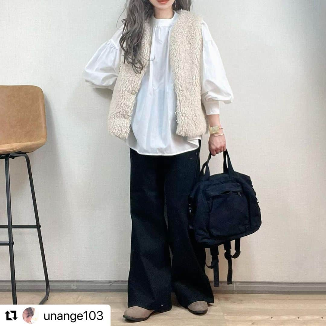 lbcmarketさんのインスタグラム写真 - (lbcmarketInstagram)「@unange103 さん❤️素敵な投稿ありがとうございます😍  #Repost @unange103 with @use.repost ・・・ ＊・°＊・°＊・°＊・°＊  @lbc_official_ 🌟 リバーシブルボアベスト 　zozotown本日¥500クーポン♪  @something_jean 🌟  LISA ワイドデニムパンツ【日本製】  @florge_by_florist 🌟 ＊【2WAYデザイン】 　【軽量】ユニセックス 　キャンバススクエア型リュックサック/ 　バックパック ＊2種展開特殊ライン加工のワイドバングル 　zozotownタイムセール♪  @vivian_collection_official 🌟 軽量ソール＆ローヒール ベルテッドショートブーツ 　zozotownタイムセール&500クーポン♪  *･゜ﾟ･*:.｡..｡.:*･''･*:.｡. .｡.:*･゜ﾟ･*  *･゜ﾟ･*:.｡..｡.:*･''･*:.｡. .｡.:*･゜ﾟ･*  今日もご覧いただきありがとうございました✨  🔸お読み下さい🙏🔸 室内での撮影の為 画像に若干明るさ調節しております。 なるべく実際のカラーに近づくように心がけておりますが 多少違いがでることがありますので 商品購入を検討される場合 必ず wearタグから実際の商品の確認を お願いいたします🙇‍♀️  ［PR］ #wear #wear更新 #着回し  #着回しコーデ #毎日コーデ  #PR #コーデ記録 #きょコ #今日のコーデ  #カジュアルコーデ #プチプラ  #プチプラコーデ #165cmコーデ  #165cm #大人カジュアル  #オトナカジュアル #オトナ女子 #lbc #florist #フローリスト #something #サムシング #vivian #ヴィヴィアン」10月7日 9時44分 - lbc_official_