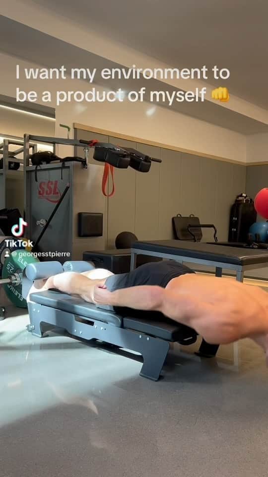 ジョルジュ・サンピエールのインスタグラム：「I regain strength in my Batcave! 💪  https://www.baseblocks.fit/pages/gsp」