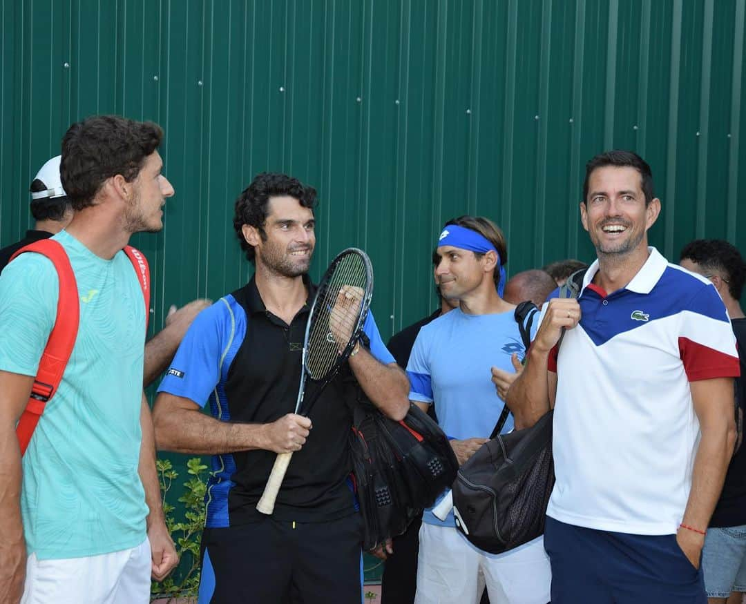 パブロ・アンドゥハルのインスタグラム：「𝐀 𝐍𝐈𝐆𝐇𝐓 𝐓𝐎 𝐑𝐄𝐌𝐄𝐌𝐁𝐄𝐑✨  We had a very special event: Pablo Andujar and Guillermo García-Lopez were honoured for their careers in an exhibition doubles set in which they were joined by their friends David Ferrer and Pablo Carreño-Busta🤝  Guillermo was an Academy player for more than a decade until he reached the Top50🎾🔝  Pablo Andujar is a great friend of the Academy. He hasn’t lost a single official match at the Academy💪🏻 He is a two-time ITF Junior and ATP challenger champion at the Ferrero Tennis Academy🏡   Gracias a todos por esta hermosa noche, llena de emociones, amistad y recuerdos para el resto de la vida ❤️  #alicanteferrerochallenger #homenajetenis」