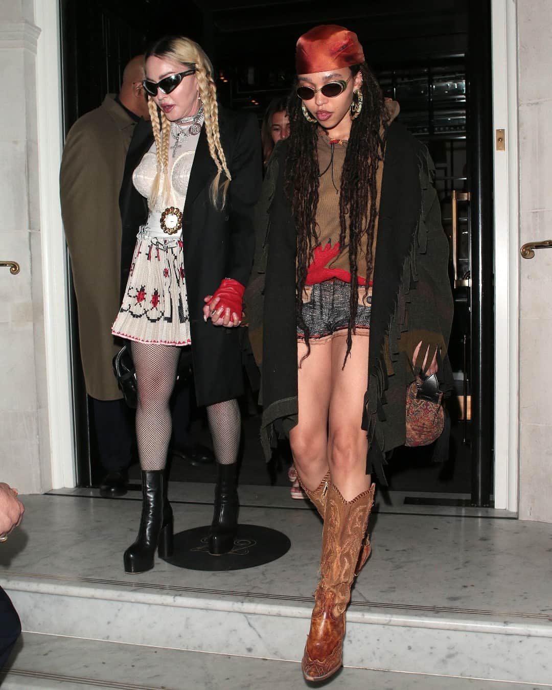 Nylon Magazineのインスタグラム：「Giddy up. Fall's hottest footwear trend is back. From Taylor Swift’s’ 'Eras' Tour and Beyoncé’s 'Renaissance' to the coastal cowgirl aesthetic taking over street style — Western influences have permeated pop culture, and subsequently our wardrobes. At the link in bio, we rounded up 19 western-inspired boots to channel your inner cowgirl.  [Getty]」
