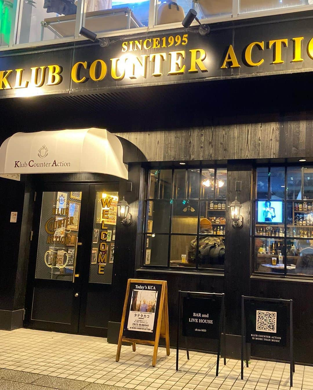 タテタカコさんのインスタグラム写真 - (タテタカコInstagram)「KLUB COUNTER ACTIONのKOさん、三浦さん、新しいお店の開店㊗️おめでとうございます！ 入口も、Barも、ライブ会場も、楽屋も、トイレ三箇所も、カッコよくて、おじゃまできて、満喫させていただいた1日をありがとうございました🙇‍♂️  📷一枚目の写真を撮ってくださったナカノさん、ありがとうございました！」10月7日 4時49分 - tatetakako