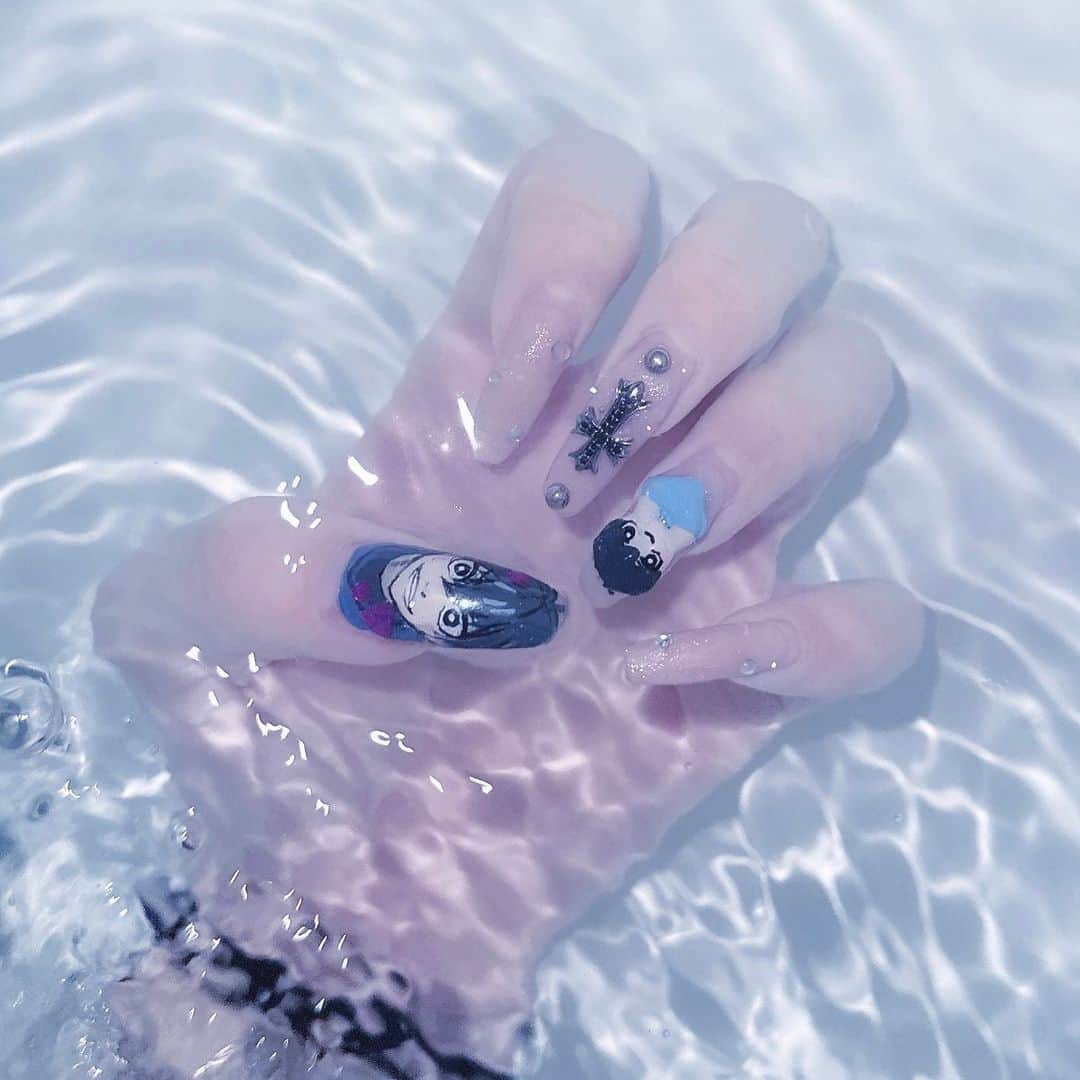 ハウスダストのインスタグラム：「初のセルフ痛ネイル🤤💅  もう伸びてきちゃったなぁ次何にしよう！」