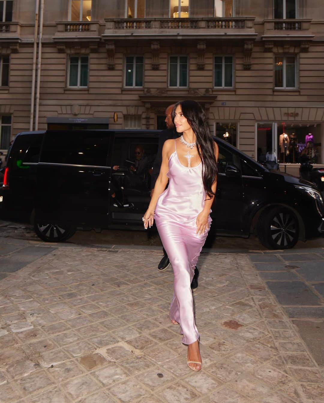 キム・カーダシアンさんのインスタグラム写真 - (キム・カーダシアンInstagram)「Victoria Beckham show in Paris」10月7日 5時04分 - kimkardashian