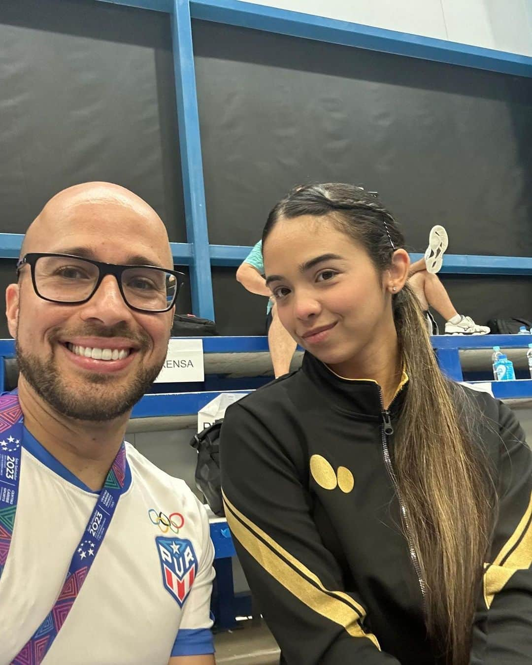 DIAZ Melanieさんのインスタグラム写真 - (DIAZ MelanieInstagram)「Los que llevan trabajando con mi brazo las últimas dos semanas 🤍💪🏻 Gracias por su ayuda y su trato siempre 🇵🇷🤍  También al Dr. Badillo, Alma, José y Steven que también me han ayudado mucho en este proceso 💗 y a mi plan médico que es el mejor @firstmedicalpr 💓  💪🏻🇵🇷 🏓💗」10月7日 5時20分 - mely_diaaz