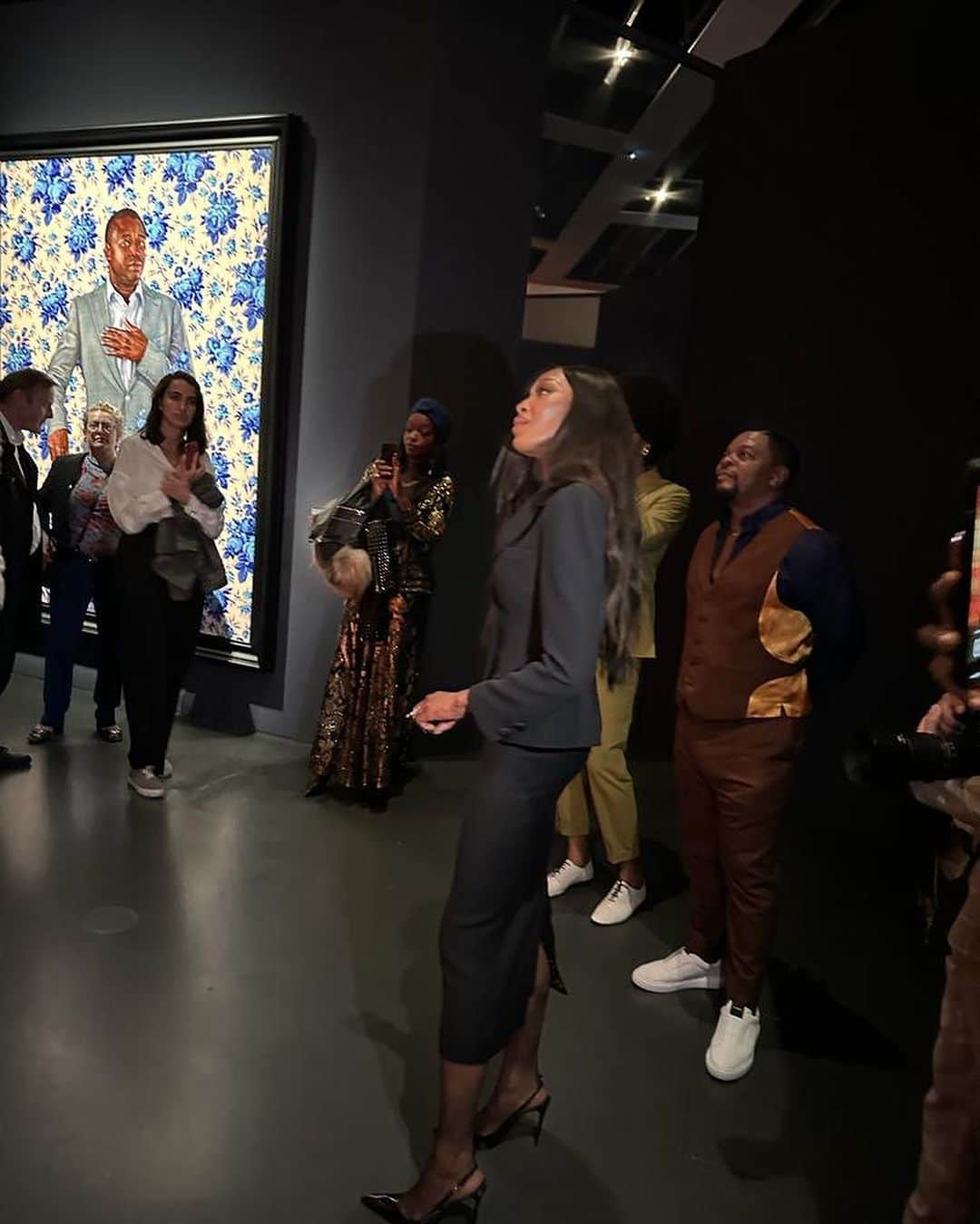 ナオミ・キャンベルさんのインスタグラム写真 - (ナオミ・キャンベルInstagram)「Congratulations @kehindewiley on your exquisite show  “A Maze of Power “  @quaibranly exhibit . These life size paintings of 11 Presidents of Africa are not to be missed !!’ So PROUD OF YOU !! ❤️‍🔥❤️‍🔥❤️‍🔥🇳🇬 #kehindewiley #africa #artist #paris 📸 @lolaogunnaike」10月7日 5時22分 - naomi