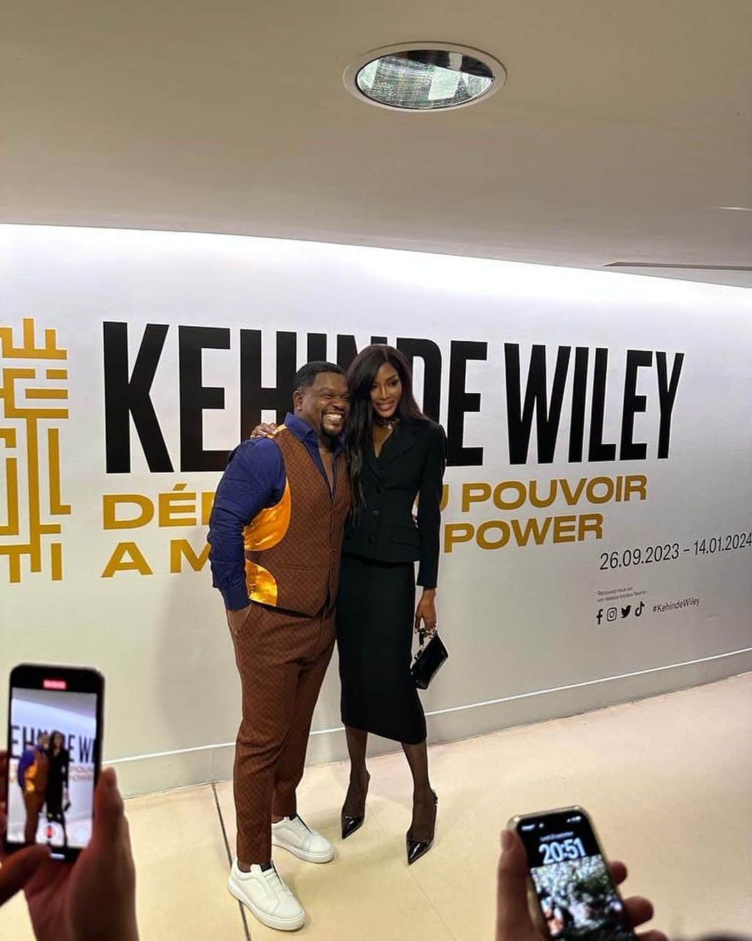 ナオミ・キャンベルさんのインスタグラム写真 - (ナオミ・キャンベルInstagram)「Congratulations @kehindewiley on your exquisite show  “A Maze of Power “  @quaibranly exhibit . These life size paintings of 11 Presidents of Africa are not to be missed !!’ So PROUD OF YOU !! ❤️‍🔥❤️‍🔥❤️‍🔥🇳🇬 #kehindewiley #africa #artist #paris 📸 @lolaogunnaike」10月7日 5時22分 - naomi