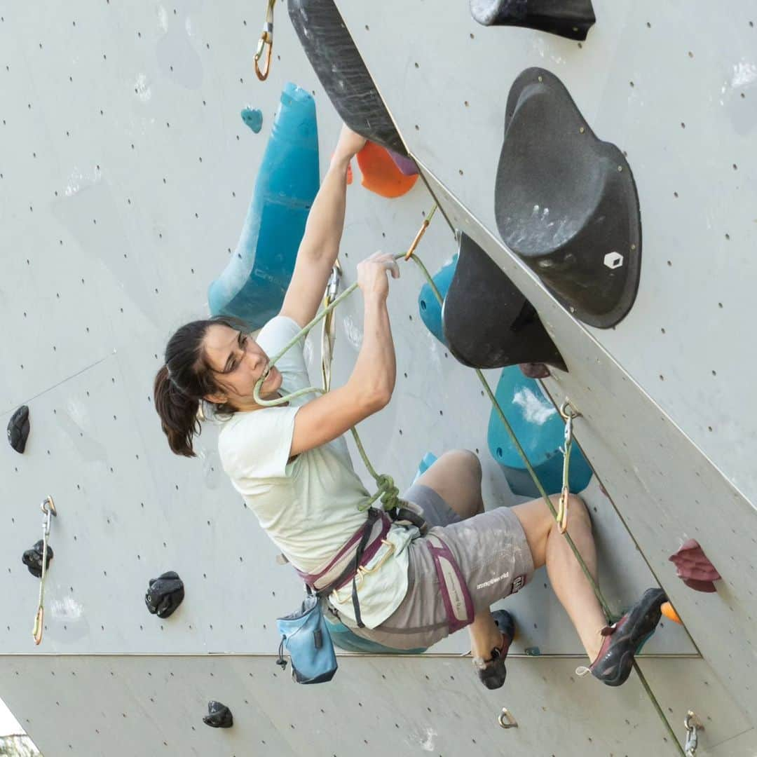 スターシャ・ゲージョさんのインスタグラム写真 - (スターシャ・ゲージョInstagram)「Last Saturday I took part in the Serbian Open Nationals in Lead climbing. We had some lovely routes by @lukamuzar @tomislavsproh @repekrok .  Besides taking the gold, a moment which made my heart full was handing over the CAC @climbersagainstcancerofficial donation cheque to the Institute for Biological Research @ibiss.bg.ac.rs . I have been a CAC ambassador for quite a while, and now I got this honour too, especially in the city of Belgrade, where I had met John Ellison for the first time, many many years ago.  #climbersagainstcancer @climbersagainstcancer   @trangoworldofficial @unparallelup @tokyo_powder_germany   @penjaci_srbija」10月7日 5時24分 - gejostasa