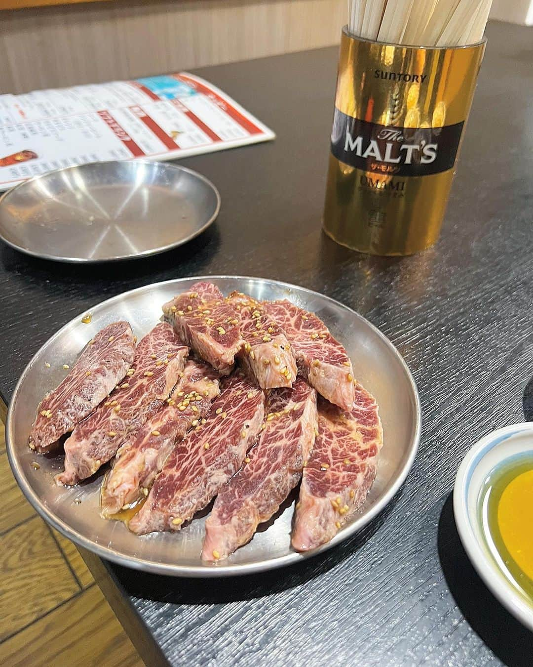 JOJO（ものまね）さんのインスタグラム写真 - (JOJO（ものまね）Instagram)「【焼肉】🥩‪🔥✨ やっぱりお肉は最強✨💓😁👍✨  普段アフターってしないんだけど お肉食べさせてくれるって言うから 女の子連れて行ったよね🤭🤭🤭︎💕︎笑  先輩👍ご馳走様でした😋✨  #JUJUのそっくりさんJOJO  #お肉 #肉 #にく ニクぅぅ〜😆👍✨#肉食 #肉うまい #肉大好き #肉好き女子 #肉スタグラム #肉食系女子 #肉食女子 #肉食系  #肉食おばさん 😋✨#牛さんありがとう 🐮🐄🐂🐃🐮✨#niku #beef 🍖💗#グルメ #グルメ女子 #beefstagram #nikustagram #グルメ好きな人と繋がりたい #グルメ好きな人と繋がりたい 💕#おにく #お肉大好き #食テロ #食テログラム #食テロペロリスト #食テロリスト ｽﾁｬｯ( ´-ω･)▄︻┻┳━✨#焼肉 #焼肉屋 #焼肉グルメ 🥓🥩🍗🍖💕💕💕💕 ✨」10月7日 5時40分 - jojo_monomane