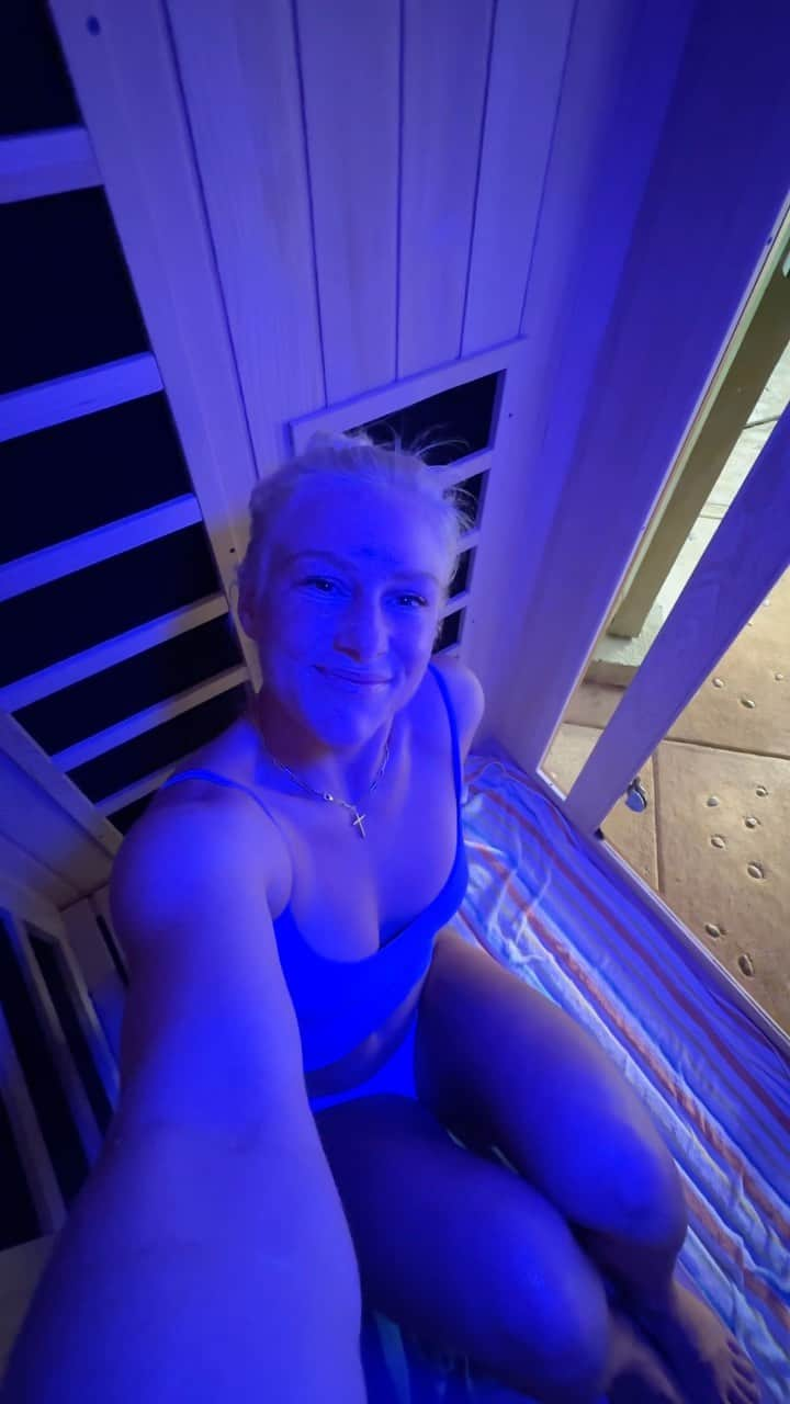 タティアナ・ウェストン・ウェブのインスタグラム：「dia de recuperação 🤍🙏🏻 @plunge // what I do in a day of recovery for my muscles! Sauna & ice bath combo is the best 🙏🏻🤍 @plunge」