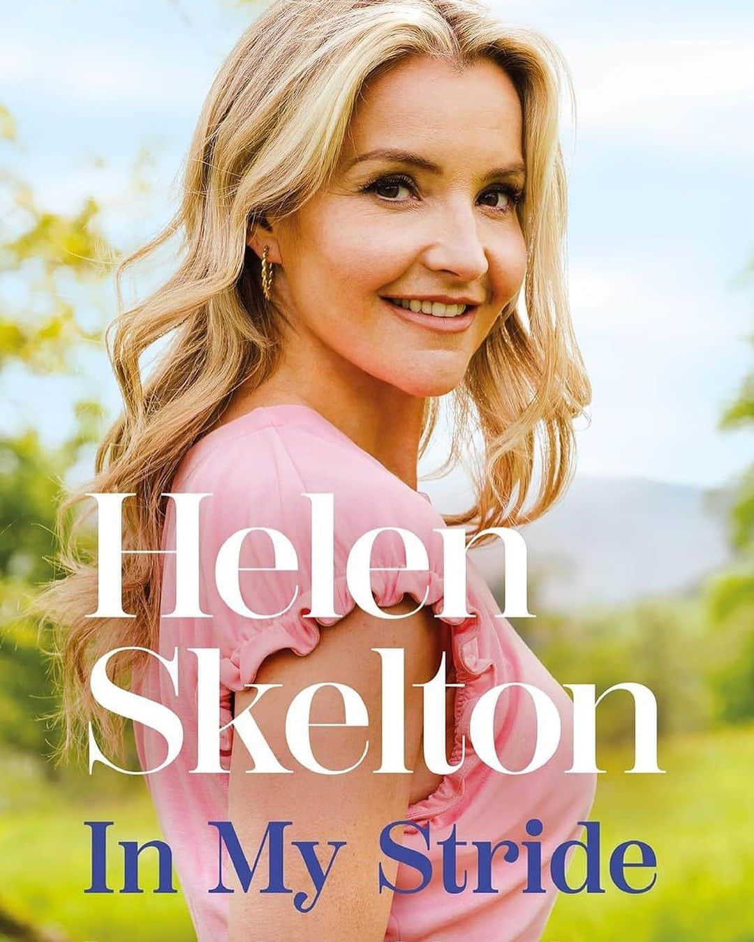 ヘレン・スケルトンのインスタグラム：「Turns out getting older is ok because you learn a lot along the way… This is out next week …. I hope it makes you smile. I hope it makes you ponder… link for pre order in bio 📖📚. #life #lessons #adventures #family #nature #countryside #books #reading #booklover #author」