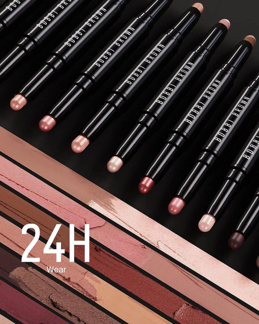 ボビイブラウンさんのインスタグラム写真 - (ボビイブラウンInstagram)「2-in-1 and done. 24-hour color. With a flip of our NEW Dual-Ended Long-Wear Cream Shadow Stick, you can create instant looks that last (and last).  #BobbiBrown #LongWearCreamShadowStick #CreamEyeshadow #EyeLooks」10月7日 6時01分 - bobbibrown