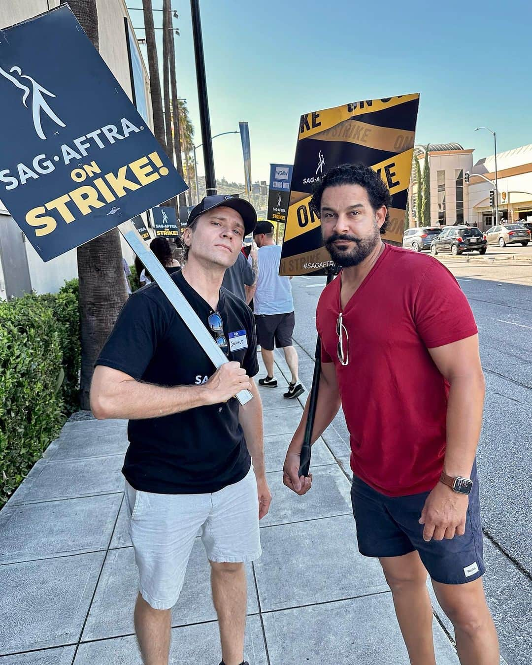 ジュリアナ・デヴァーさんのインスタグラム写真 - (ジュリアナ・デヴァーInstagram)「One more time for the studios in the back #Makeafairdeal #sagaftrastrong #sagaftrastrike #payyouractors」10月7日 6時12分 - cleverdeverwherever