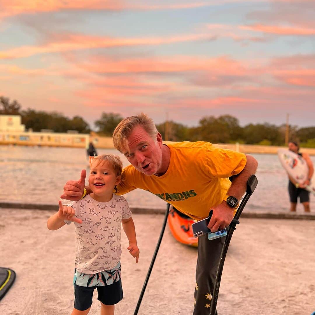 アラナ・ニコルズさんのインスタグラム写真 - (アラナ・ニコルズInstagram)「Never would have thought I’d be surfing tasty Texas waves but I did!! And man, was that a good ol fashioned GOOD TIME with the @hi5sfoundation X @wacosurf_tx 🌊 🏄‍♀️   I’ve been meaning to post about how much I appreciate @roytuscany and The Highfives foundation lately but thanks to a 4 y/o and an ever evolving travel schedule I actually don’t post that often. Just please know that this community means so much to me and the adventures we go on bring me so much life, thank you so much #highfivesfoundation for all you do!!!  Ps. You can buy these amazing adaptive sport characters shirts on the Highfives website… one of a kind I’ll tell you what! (And obvi they support a great org🫶)」10月7日 6時26分 - alanathejane