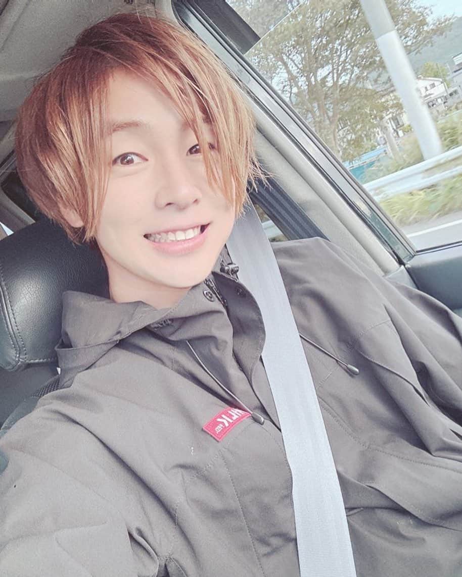 安達勇人のインスタグラム：「早朝の安達です！👀 今日から三日間笠間浪漫です！🎤 LIVEやファッション、DRIVE IN、そして笠間を堪能してくださいね🎵 僕もADACHI HOUSEエリアでお待ちしています✨ 来れない方々にもSNSで届けるね！  今週末も全国のみんなにとって素敵な日になりますように✨  行ってきまーす！！  #笠間浪漫」