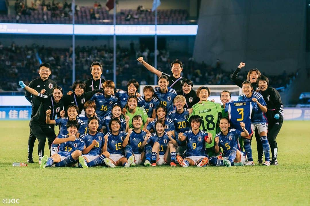 塩越柚歩のインスタグラム：「. アジアチャンピオン🏆🇯🇵✨ ⁡ みんな最高！本当にありがとう！ 本当に本当にありがとう！！！ ⁡ 日本からたくさんの応援ありがとうございました❤️ ⁡ ©️HAGPP  #女子サッカー #アジア競技大会」