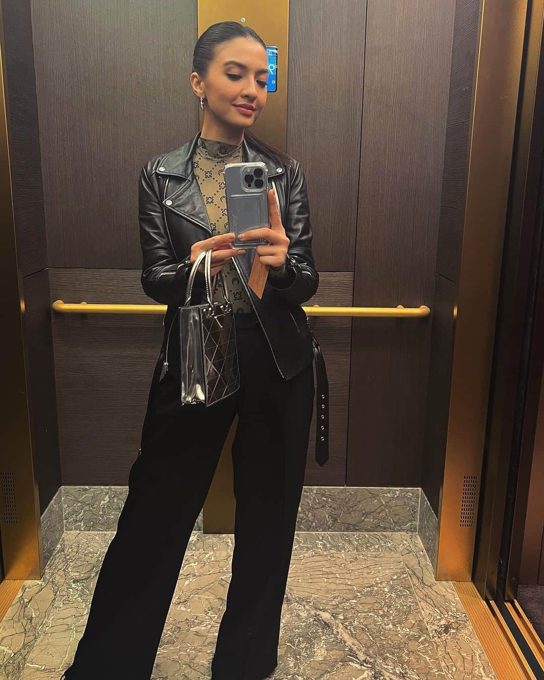 ラライン・シャーのインスタグラム：「Paris, je t’aime」
