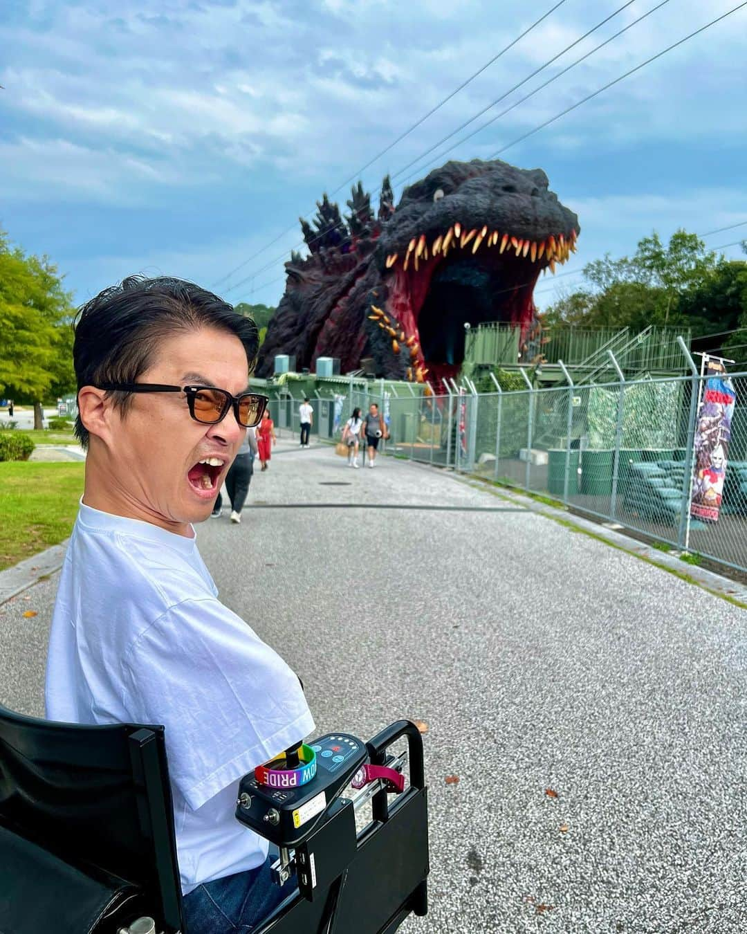 乙武洋匡さんのインスタグラム写真 - (乙武洋匡Instagram)「どっちが迫力ありますか？  #ゴジラ  #GODZILLA  #ニジゲンノモリ」10月7日 7時10分 - ototake_official