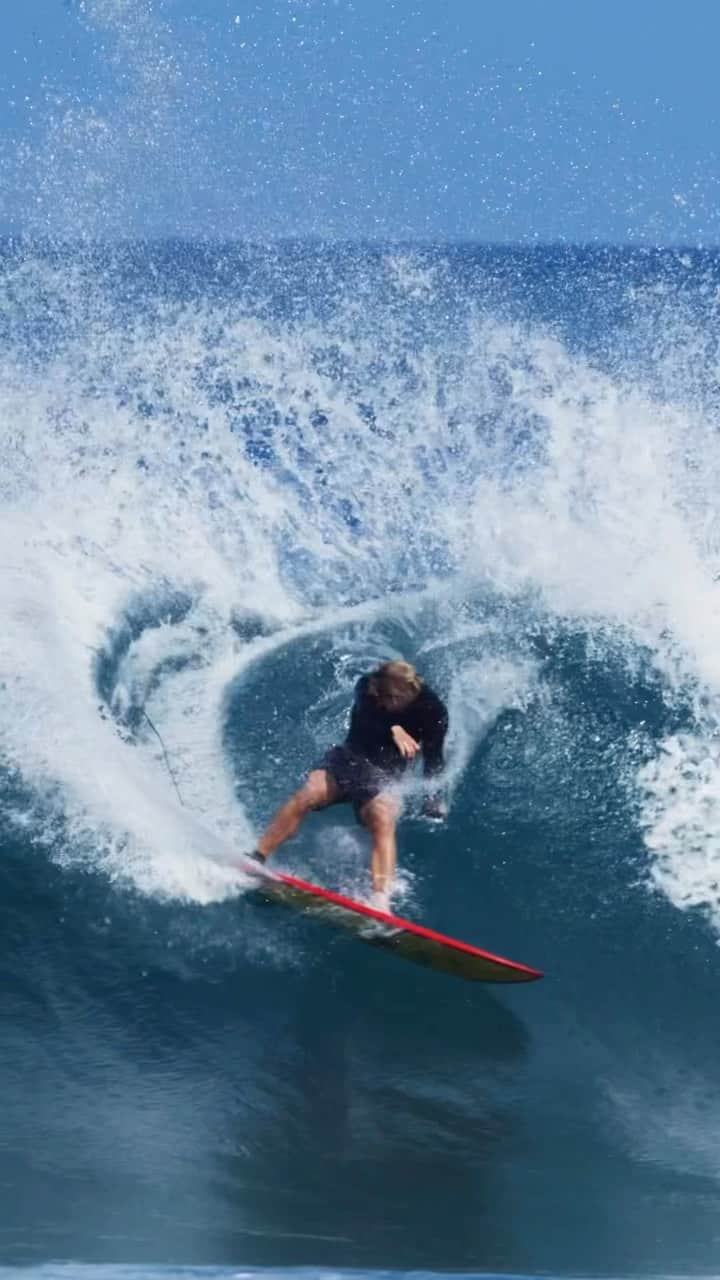 ジョン・ジョン・フローレンスのインスタグラム：「The waves. They’re here. Fun surf with @ivanflorence_」