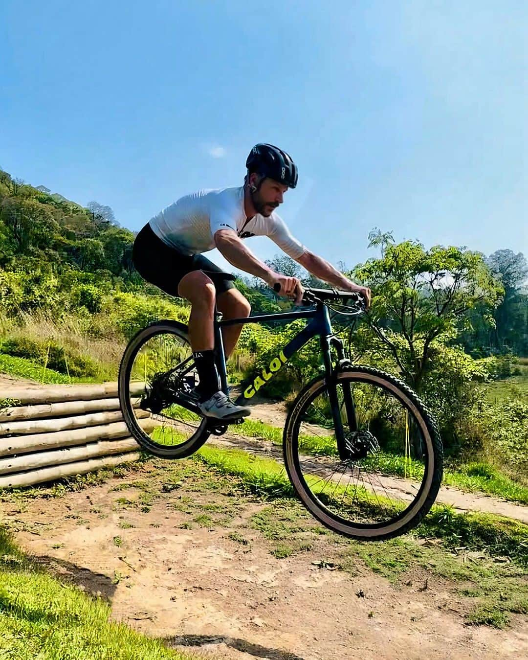 Rodrigo Hilbertさんのインスタグラム写真 - (Rodrigo HilbertInstagram)「Literalmente voando na pista do @mtb.festival   Valeu pelo convite, @fabio.caldeo 🚴🏼  #bike #competição #treino #saúde」10月7日 7時32分 - rodrigohilbert