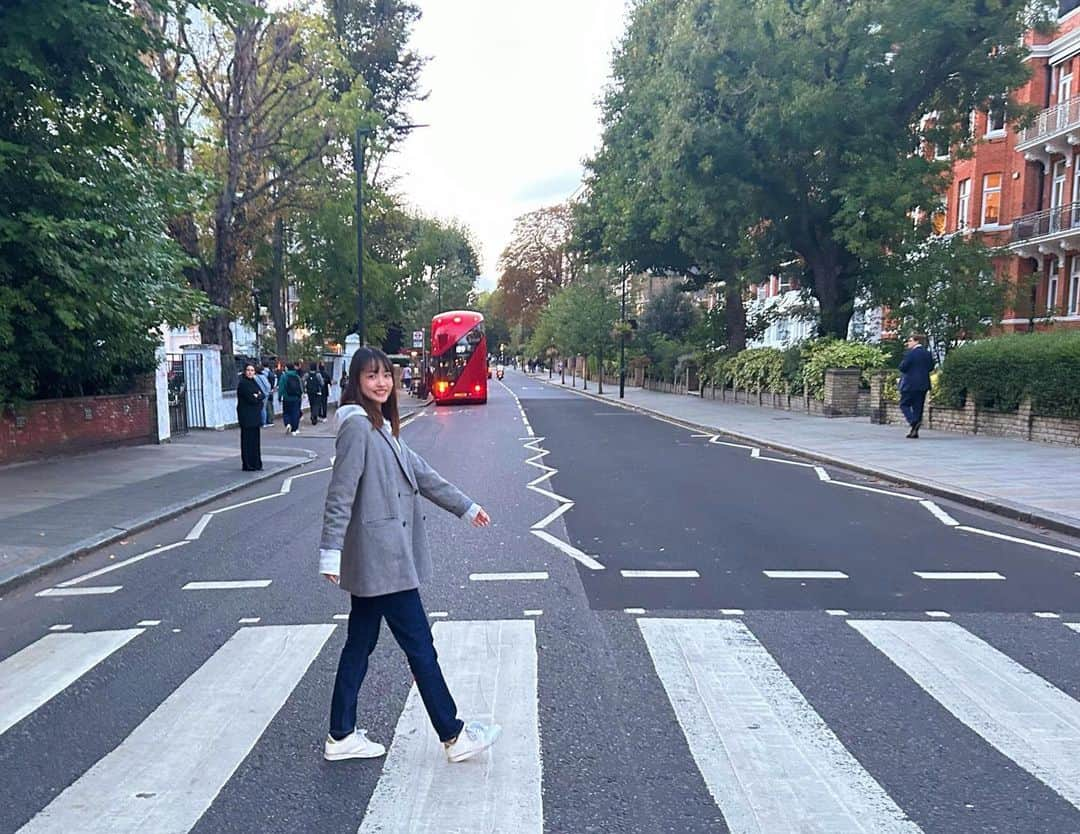 寺川里奈のインスタグラム：「The Beatlesの聖地inロンドン Part4 🇬🇧Abbey Road  The time has come.  I have been waiting for this moment for so long..💛  #abbeyroad #abbeyroadstudios  #england #london #thebeatles」