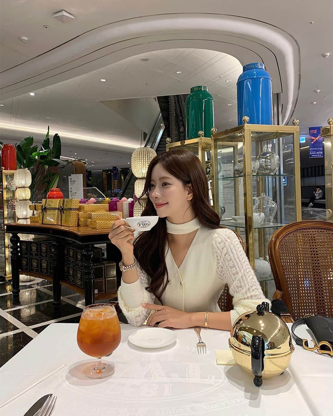 のインスタグラム：「人気No.1ブランド【minagram】全商品セール!!!  美人オーラで垢抜けコーデの完成。不動の大人気フェミニンブランド「ミナグラム」が 10/9(月)23:59まで《MAX15%OFF》SALE開催中🛒💕 新作アイテムも多数！全てスペシャルプライスに！！  是非参考にしてみてね🔖 -------------------------------------------- 🔍商品URLは画像内商品タグをチェック✔️  #dholic #ディーホリック #韓国コーデ #韓国ファッション通販 #minagram #大人フェミニン #フェミニンコーデ #フェミニンカジュアル #大人ガーリー #大人ガーリーコーデ #きれいめコーデ #上品コーデ #秋服 #秋コーディネート #秋トレンド」