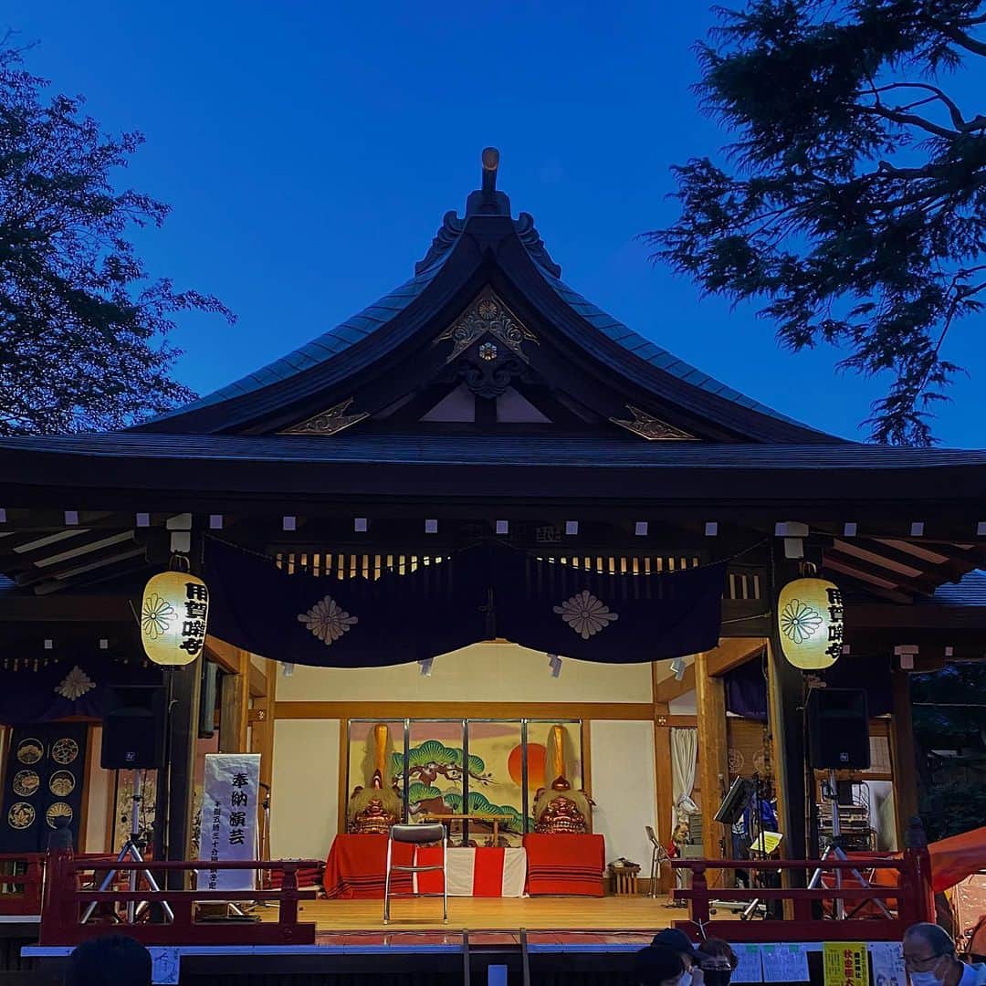 後藤しおりのインスタグラム：「近所の神社でお祭りの日。奉納舞や大道芸などもあり静かで落ち着くので、毎年なんとなく散歩がてら寄り道。」