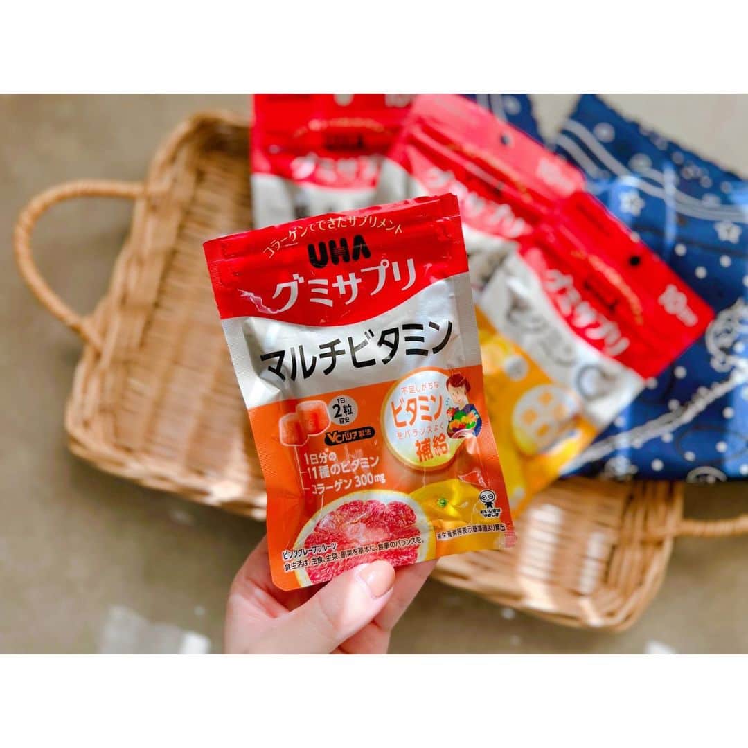 徳山沙季さんのインスタグラム写真 - (徳山沙季Instagram)「. @uha_mikakuto_hb のグミサプリ⁂ コラーゲンでできたサプリメントですがおやつ感覚で食べられるので続けやすそうです☘︎ 持ち運びもしやすく、１日２粒を目安に好きなタイミングで 食べています！ . 中でもお気に入りはピンクグレープフルーツ風味の 「マルチビタミン」⤻ 食事ですべて補うのが難しいので、このグミサプリで手軽に 補うことができて嬉しいです♩ . . @uha_mikakuto_hb  #PR　#ビタミンサプリ #グミサプリ #グミ習慣  #持ち歩き #おやつタイム #おやつタイム  #コラーゲン」10月7日 17時33分 - saki.whitesnow