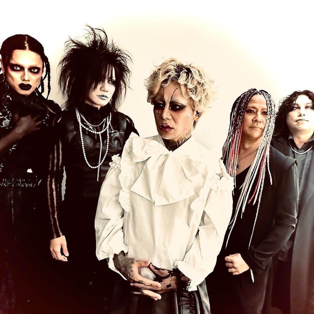 sukekiyoのインスタグラム：「2023年10月1日(日) ＜sukekiyo TOUR2023「だからそのうち」-香港公演-＞ ⁡ 来年二月の公演は漆黒の儀になります。 漆黒で歪な姿でお越しください。京 ⁡ 2023年の全てのライブが、無事に終了しました！ 「EROSIO」の世界、そしてsukekiyo10周年は、 まだまだ続きます！匠 ⁡ 今年のライブは終わりましたが、 来年に向け新たなsukekiyoをお見せできるよう 早速準備を始めますのでどうぞご期待ください。utA ⁡ sukekiyo10周年の集大成『EROSIO』を掲げた ツアー「だからそのうち」が、 今回の香港凱旋で千秋楽を迎えました！ ４年振りにも関わらず待っててくれたひとが大勢いて、 うれしかった。 また来年も宜しくお願いします！YUCHI ⁡ 楽しく、貴重な体験にいつも感謝です！ ありがとうございました！未架 ⁡ ⁡ ◉次回公演情報◉ ＜sukekiyo TOUR2024 「冷たい沈黙」-漆黒の儀-＞ 2024年2月16日(金) 【京都府】京都劇場 2024年2月17日(土) 【京都府】京都劇場 2024年2月20日(火) 【東京都】Zepp DiverCity ⁡ #sukekiyo #だからそのうち #EROSIO」