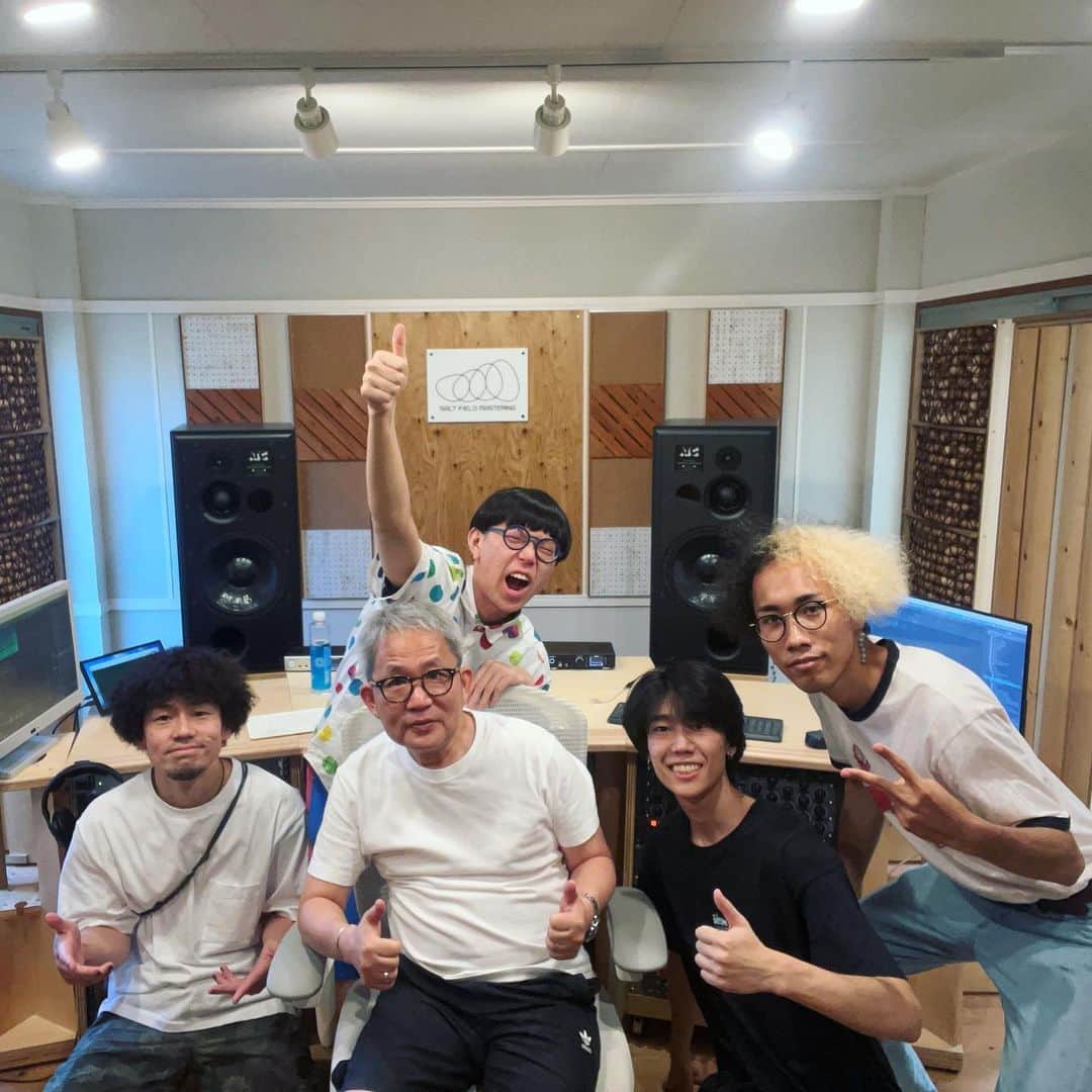 SO-SOのインスタグラム：「🔥New Song OUT NOW🔥  idom, SO-SO & NUU$HI  “堂々廻 (Feat. Nakajin)”  Mastering: @shiota_hiroshi   Check out his new EP  “Who?” (@idom._ )」