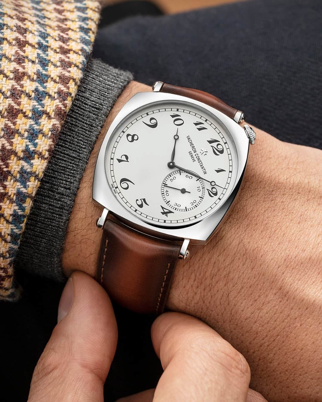 ヴァシュロン コンスタンタンのインスタグラム：「🎩 An emblem of The Roaring Twenties   Introduced exactly a century ago, the Historiques American 1921 is one of the most outstanding landmarks in the heritage of the Manufacture, which celebrates its avant-garde spirit and emblematic expression of Vacheron Constantin's creativity.  #VacheronConstantin #OneOfNotMany #vacheron #thehourlounge #watches #watch #watchesofinstagram #horology #watchoftheday #instawatch」