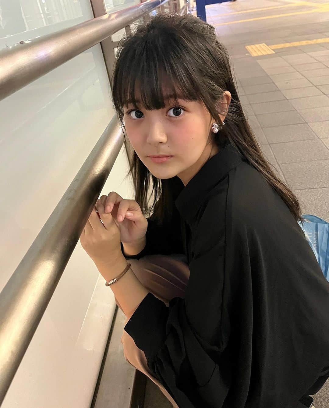 伊與田綾音のインスタグラム：「この前まで暑かったのにもう寒い🙄  もうすでに夏が恋しいです… この前までは早く涼しくなって欲しかったけど また夏を味わいたくなってきました🙈」