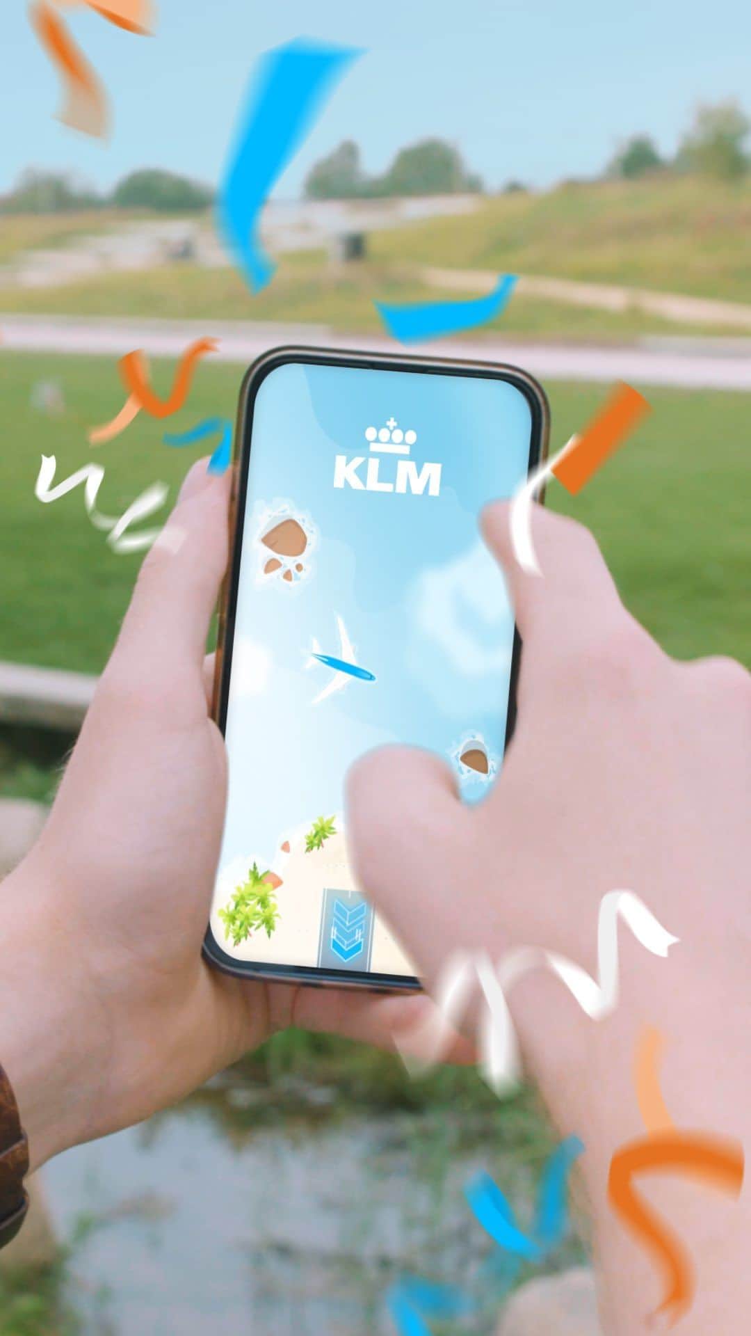 KLMオランダ航空のインスタグラム：「It’s written in the clouds ☁️ 1️⃣0️⃣4️⃣ years of KLM! 🎉 In honor of our birthday, we’ve created our own Air Fiesta game so we can share the birthday joy with you. Do you have what it takes to be a great captain? 👨‍✈️ Check our link in bio and find out!   #KLM #RoyalDutchAirlines #7October #104 #birthday #celebrations #clouds #sky」