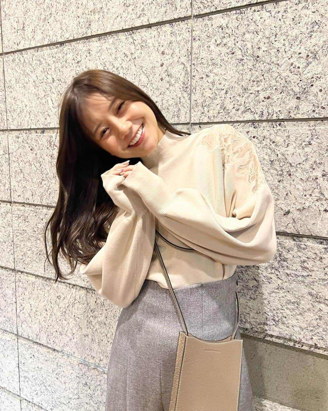 今井美桜のインスタグラム：「🍂 夏ありがとう 秋ようこそ♡  #lagunamoon #bonaventura  #pr #jillbyjillstuart #herlipto  #秋服 #秋服コーデ #ニット #秋」