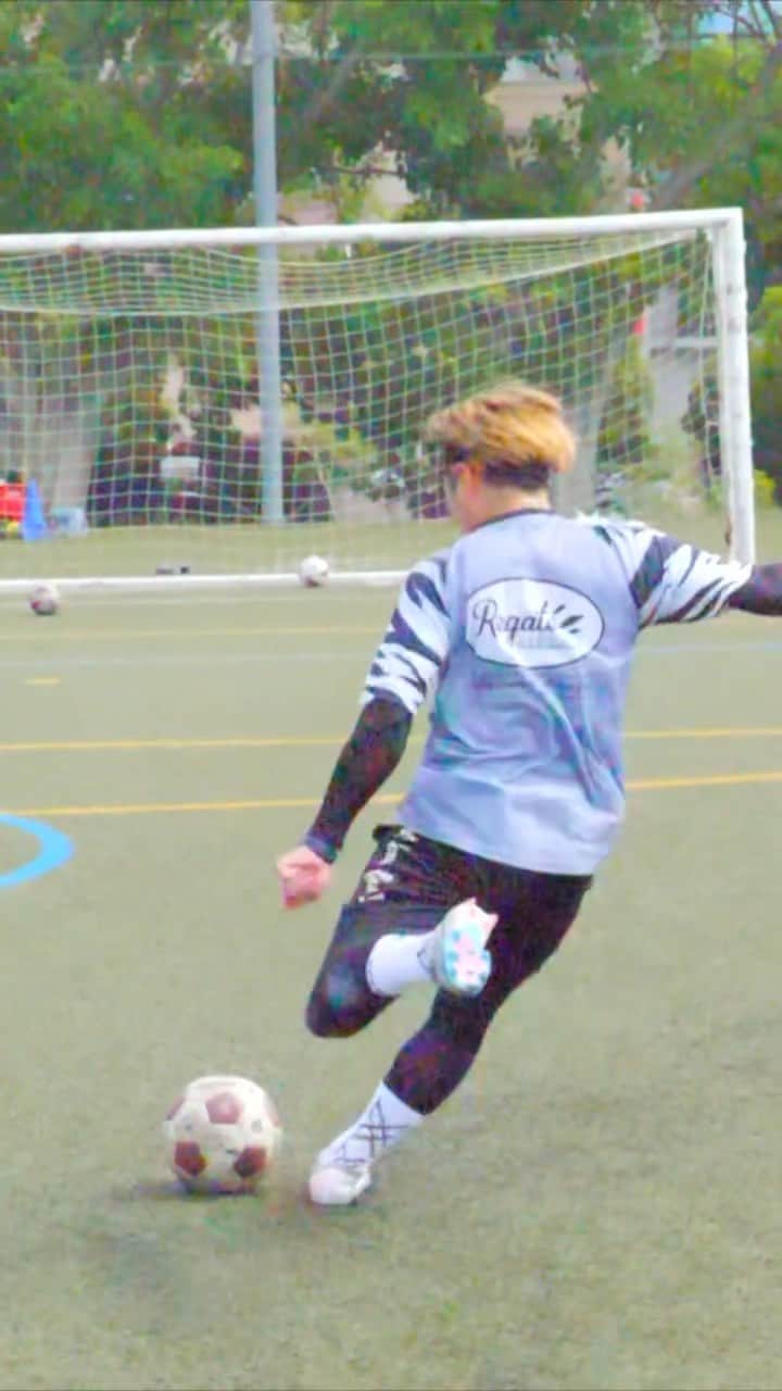 ショウヤのインスタグラム：「ひたすら無回転シュート⚽️  @regate_shochan」