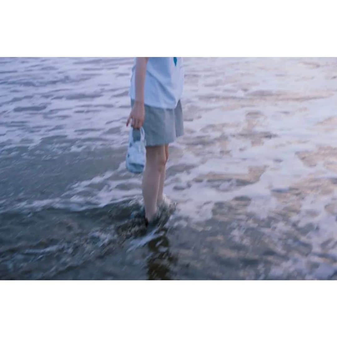 今城純さんのインスタグラム写真 - (今城純Instagram)「Web magazine 『IRO to ENSOKU』 ⁡ 『 早朝な私。 』vol.09を   公開致しました！！ ⁡ 今回は菊池日菜子ちゃんに出演して頂きました！ ⁡ ずっとやりたかった 夏の終わりの早朝の海での撮影！ 朝日もしっかり顔を出してくれました！ ⁡ 久々の砂浜ダッシュ撮影も本編に 掲載されていますので 是非ご覧下さい！！ ⁡ プロフィール欄にURLを添付しています！ ⁡ Model.  Hinako Kikuchi   Hair & Make.  Maiko Inomata   Special thanks.  Yoshiteru Ohno(a＋)   Art director.  Eri Hirasaki  ⁡ ⁡ ⁡ ⁡ ⁡ ⁡ ⁡ ⁡ @junimajo_sweets (スイーツ専用) @junimajo_online_store(物販専用) ⁡ ⁡ #今城純 #スイーツとキミの横顔 #junimajo #ashi-ato #irotoensoku #junimajoonlinestore #filmphotography」10月7日 17時40分 - junimajo