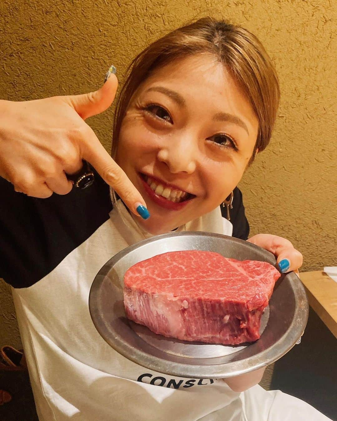 小川麻琴さんのインスタグラム写真 - (小川麻琴Instagram)「先日、とっても贅沢な日本酒をプレゼントして頂きました🍶  「獺祭 磨きその先へ」🥹✨  私が以前、獺祭が美味しいと言っていた事を覚えていて下さり、もうすぐ誕生日という事で それも兼ねてお祝いして下さいました🎂✨  雑味が全くなく驚くほど飲みやすく、スルスル入っていくのにしっかりお米も感じれて、感動の美味しさでした🥹❤️  お料理もすごーく美味しくて、とても楽しく幸せな時間でした😌✨  #誕生日ディナー  #日本酒 #獺祭  #獺祭磨きその先へ  #幸せな時間  #ありがとうございました」10月7日 17時44分 - 1029_makoto