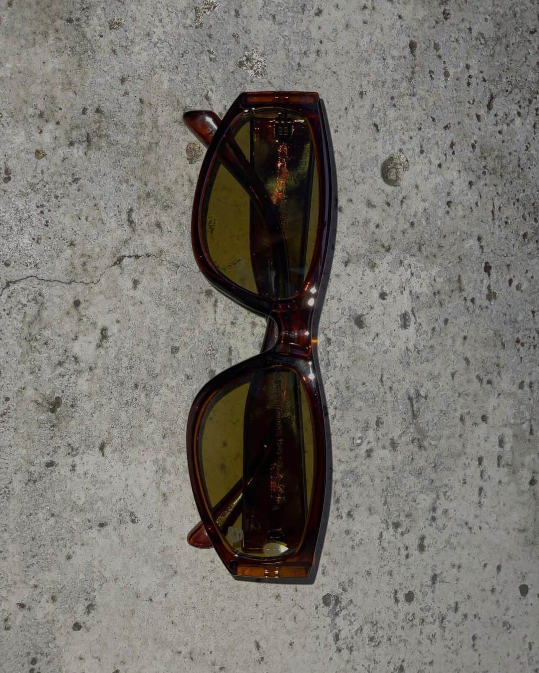 宮川由衣子さんのインスタグラム写真 - (宮川由衣子Instagram)「. おぬーさんぐらす👀🤎 さんぐらすまで秋気分だせ。ったく #急にやさぐれ系 #sunglasses #szadecollective」10月7日 17時45分 - yuiko_miyagawa