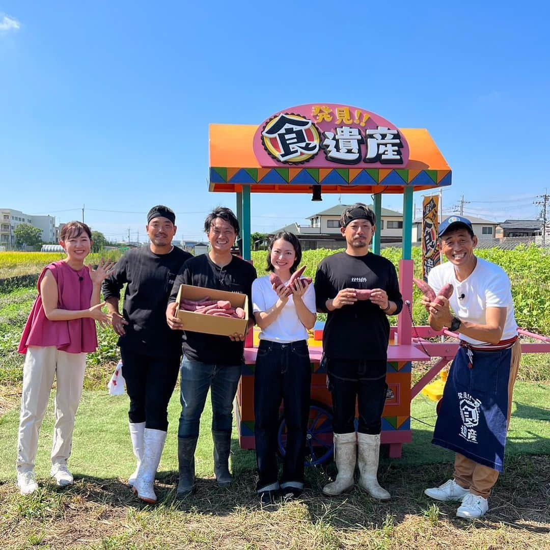 石田靖さんのインスタグラム写真 - (石田靖Instagram)「テレビ大阪⑦「発見食遺産❗️」 ゲストの豊崎由里絵さんと 枚方&八尾で食遺産探し〜 さてどんなレシピと出逢ったんでしょうか⁉️ OAお楽しみに #テレビ大阪 #発見食遺産 #枚方グルメ #スパイス工房燦  #穂谷コスモス畑 #ひらかた独歩ファーム  #八尾グルメ #おむすびスタンドむすんでにぎって #オオサカポテト #夢シルク #豊崎由里絵 #石田靖 #一期一笑」10月7日 17時59分 - yasulog