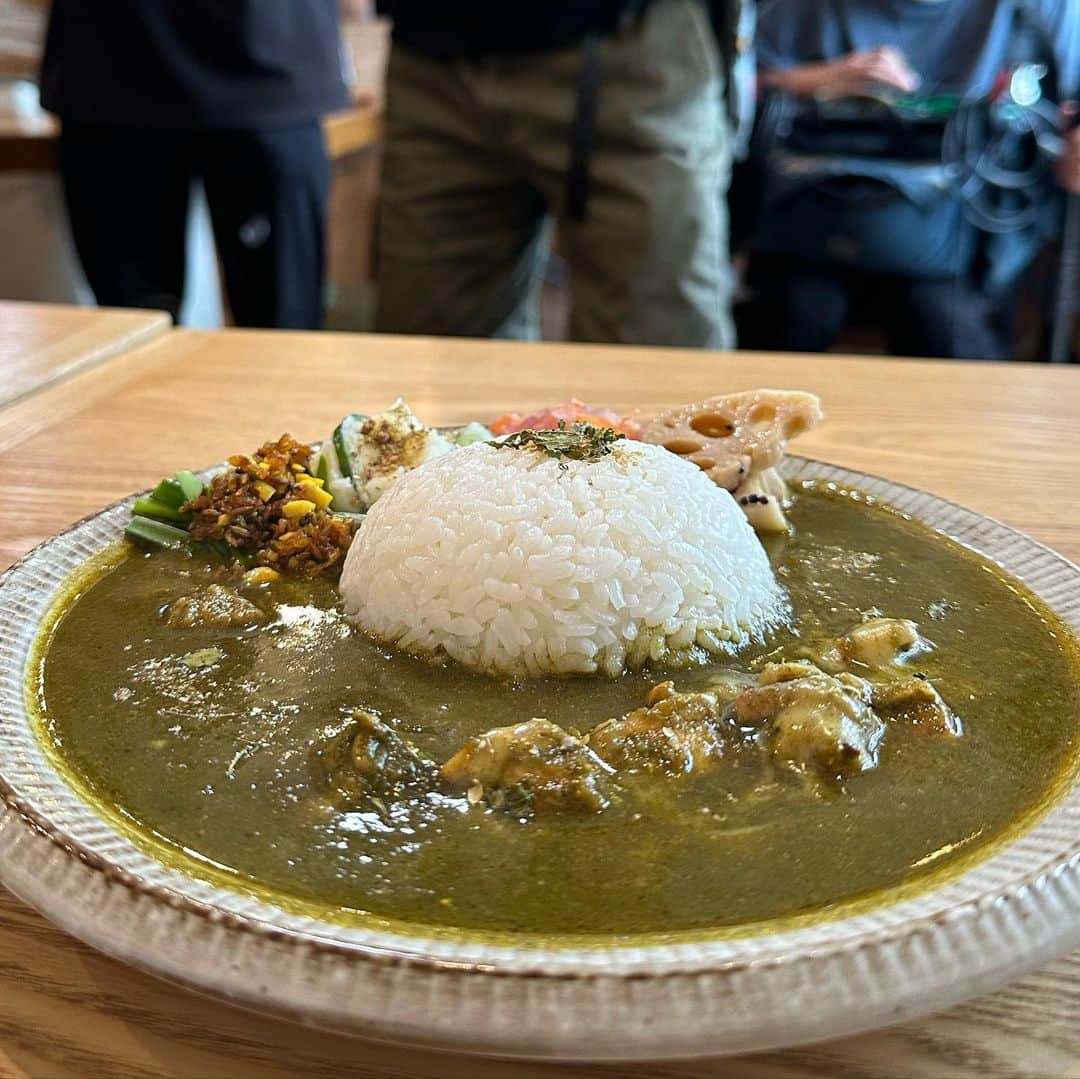 石田靖さんのインスタグラム写真 - (石田靖Instagram)「テレビ大阪⑦「発見食遺産❗️」 ゲストの豊崎由里絵さんと 枚方&八尾で食遺産探し〜 さてどんなレシピと出逢ったんでしょうか⁉️ OAお楽しみに #テレビ大阪 #発見食遺産 #枚方グルメ #スパイス工房燦  #穂谷コスモス畑 #ひらかた独歩ファーム  #八尾グルメ #おむすびスタンドむすんでにぎって #オオサカポテト #夢シルク #豊崎由里絵 #石田靖 #一期一笑」10月7日 17時59分 - yasulog