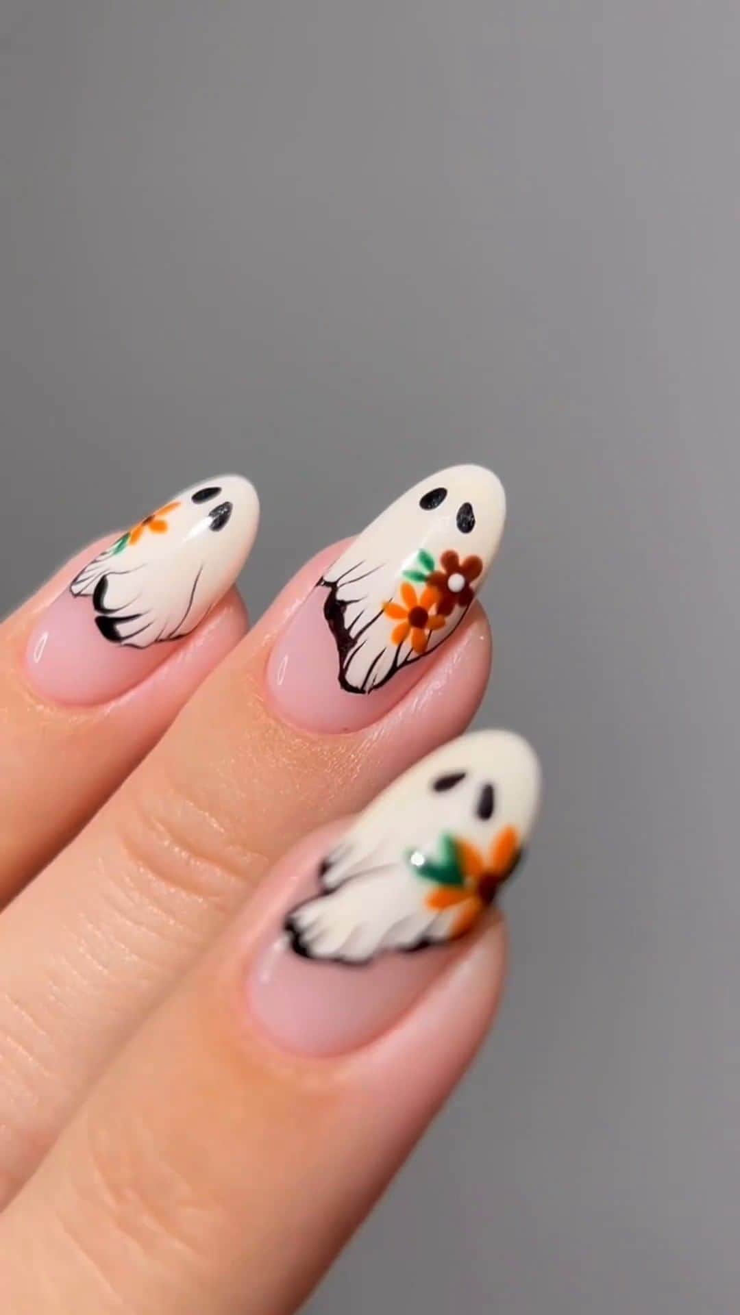 ASOSのインスタグラム：「We ain't afraid of no ghosts 😉👻💅 As Seen on @heygreatnails [she/her]」
