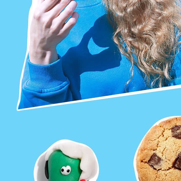 のインスタグラム：「🧁ISETAN POP UP🍪 @acutegrrrl_isetan  @isetan_shinjuku  2023.11/01~11/05 去年に引き続き、HohokamBAKEshopからクッキー、HohokamDINERのグッツのPOPUPを伊勢丹新宿店でやらせていただきます✌🏻 📢今回は当店にオープン当初から通ってくれている、pecoちゃんと念願のコラボレーションを実現😮‍💨💖 マフィン2種類とキーホルダーのSETを作りました❣️マフィンの見た目、味、包装にも一緒にこだわり、マフィンカップもpecoちゃんが選び、NYから仕入れてます🇺🇸キーホルダーは’’ちょいブスキーホルダー’’にpecoちゃんがコラボマフィンを持っている姿を作っていただきました👸🏼🧁 ※こちら、300SET限定販売になります。(また後日詳しく発表致します) 👸🏼PECO @pecotecooo 💖  🥟ちょいブスキーホルダー®︎ 今回、ぺこちゃんのコラボキーホルダーだけではなく、当店だけのめっちゃかわいいオリジナルキーホルダーも製作していただきました❤️(後日発表🤫) 一つ一つ手作りのため数量限定です‼️ お楽しみに🛸 @choibusu  ひとつひとつ手作業で作る詰め甘めのキーホルダーを中心に様々な作品を制作。渋谷・ウーピーゴールドバーガーに自作のキーホルダーを入れたガチャガチャマシーンを設置したのをきっかけに、大手食品メーカーやアーティストとのコラボ、全国各地での個展やPOPUP STOREの開催など多岐にわたり活動。香港、台湾、韓国、インドネシアでのキーホルダーの販売や展示をするなど海外での活動も精力的に行う。  🕯️💕SHEER とってもかわいいキャンドルブランド🦄今回はクッキー2種類とブラウニーを作っていただきました🍪(こちらも後日インスタグラムで紹介します) @sheer.sheer.sheer  SHEERは、70'sのサイケデリック、 80's ガールズシングス、そして90'sカルチャーからインスパイアーを受け、ユニークでカラフルなキャンドルをひとつひとつ心を込めて作っているハンドメイドキャンドルのブランドです。  🖋️Yunosuke 今回新しくスウェット、トートバックを制作するにあたって系列店で最近までPOP UPをしていたYunosukeさんにオファーし、デザインしていただきました💁🏻‍♂️ こちらも出来上がり次第宣伝させてください🪂(史上最高に可愛いです✨) @yunosk  雑誌、広告をはじめCDジャケット、MV、店舗ロゴなど、幅広いジャンルのアートワークをシンプルかつ軽やかな線で手がける。  💬その他、今回もステッカーやキーホルダー、アパレルまで幅広く、みんながワクワクするようなオリジナルグッツご用意しております🎡 10000円以上(税抜)のお買い上げで最高なノベルティもございます🎢  -------------------------------------- 🍪HohokamBAKEshop @hohokambakeshop  HohokamDINERで出しているケーキ類、焼き菓子全般の製造しております。  🍔HohokamDINER 原宿駅から徒歩２分にあるアメリカンダイナー👩🏻‍🍳ハンバーガーやサンデーなどの本場アメリカに負けない見た目にも味にもこだわってます🇺🇸 @hohokamdiner   #acutegrrrl #addictedbycuteness  #hohokamdiner #hohokambakeshop  #ホホカムダイナー #ホホカムダイナー原宿」